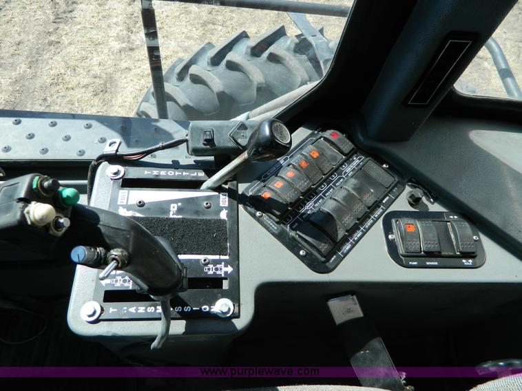 image for item D8900 1999 Case IH SPX4260 self propelled sprayer