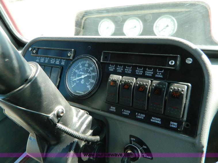 image for item D8900 1999 Case IH SPX4260 self propelled sprayer