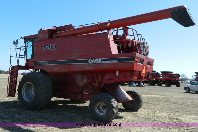 image for item D8901 1988 Case IH 1680 combine