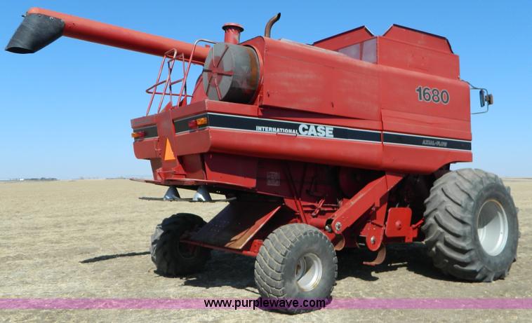 image for item D8901 1988 Case IH 1680 combine