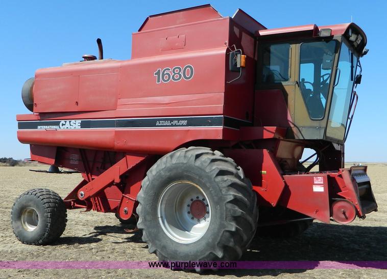 image for item D8901 1988 Case IH 1680 combine