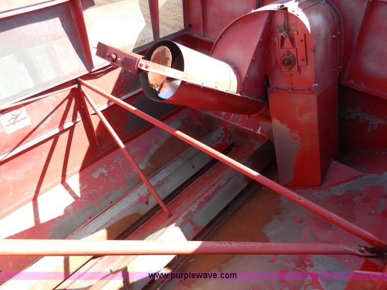 image for item D8901 1988 Case IH 1680 combine