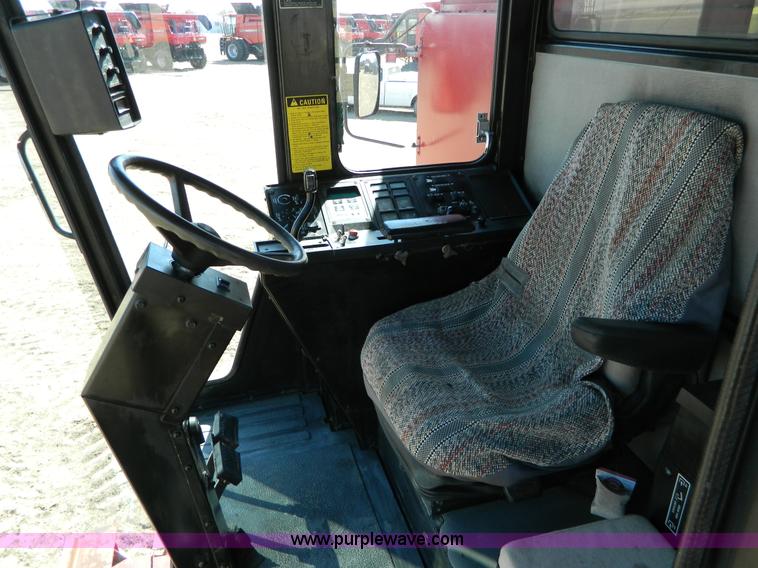 image for item D8901 1988 Case IH 1680 combine