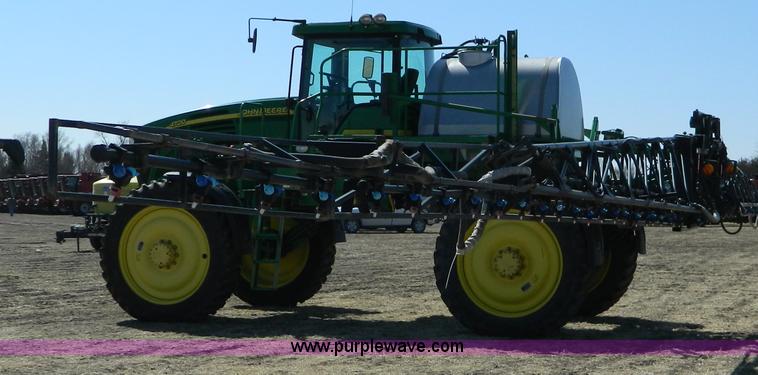 image for item D8902 2005 John Deere 4720 self propelled sprayer