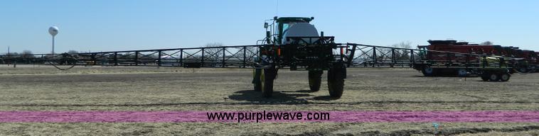image for item D8902 2005 John Deere 4720 self propelled sprayer