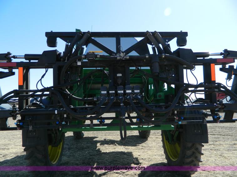 image for item D8902 2005 John Deere 4720 self propelled sprayer