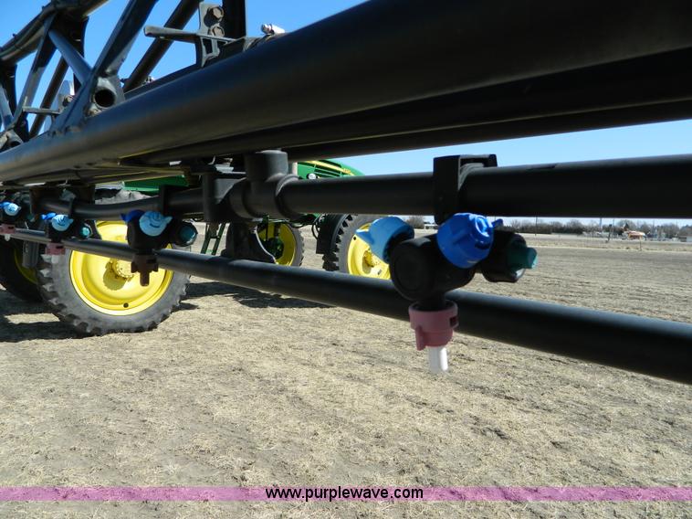image for item D8902 2005 John Deere 4720 self propelled sprayer