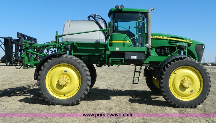 image for item D8902 2005 John Deere 4720 self propelled sprayer