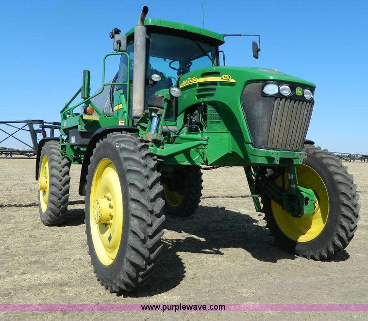 image for item D8902 2005 John Deere 4720 self propelled sprayer