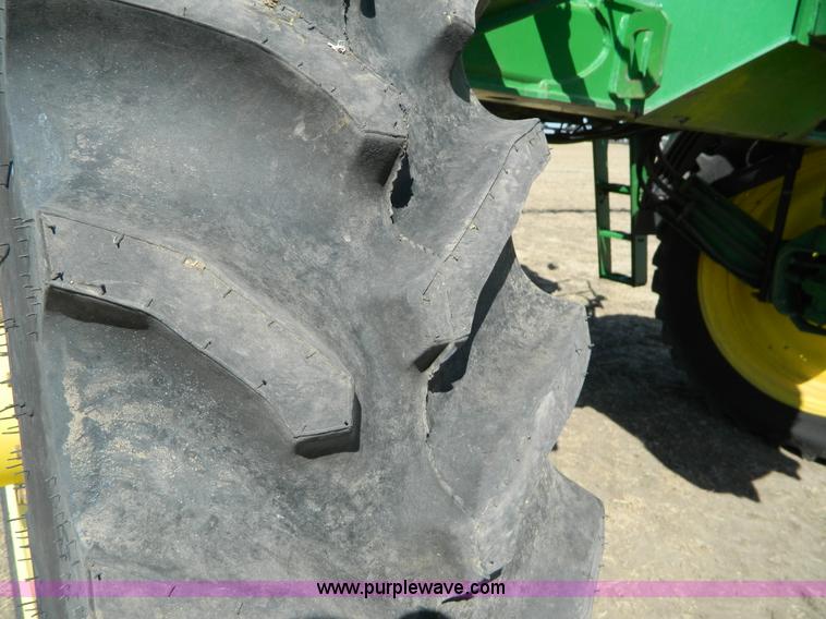 image for item D8902 2005 John Deere 4720 self propelled sprayer