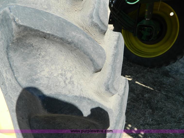 image for item D8902 2005 John Deere 4720 self propelled sprayer