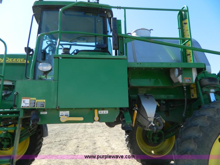 image for item D8902 2005 John Deere 4720 self propelled sprayer