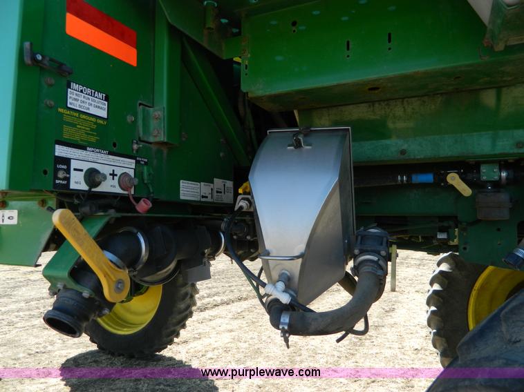 image for item D8902 2005 John Deere 4720 self propelled sprayer