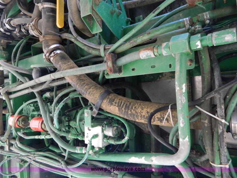 image for item D8902 2005 John Deere 4720 self propelled sprayer