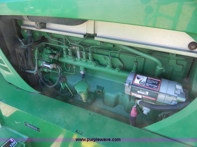 image for item D8902 2005 John Deere 4720 self propelled sprayer