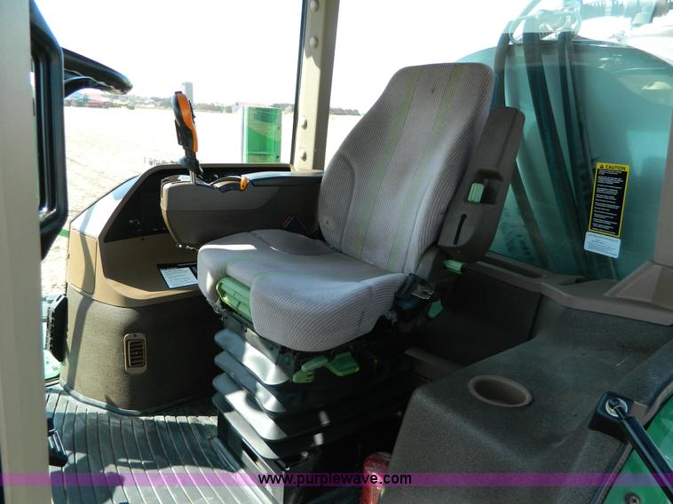 image for item D8902 2005 John Deere 4720 self propelled sprayer