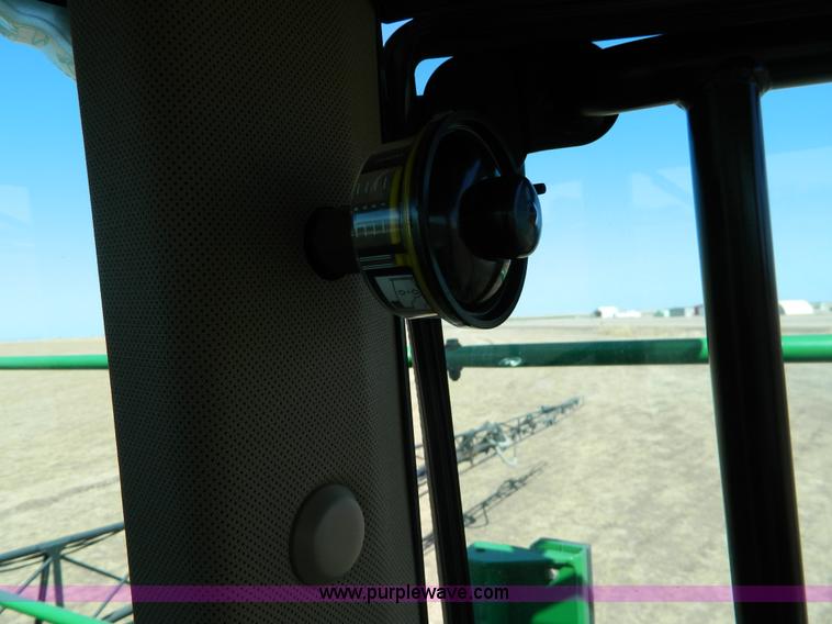 image for item D8902 2005 John Deere 4720 self propelled sprayer