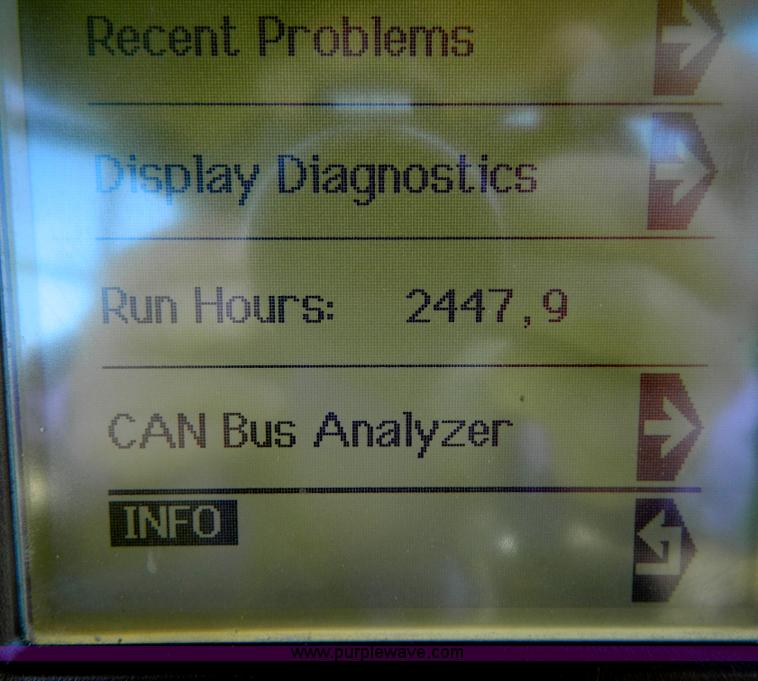 image for item D8902 2005 John Deere 4720 self propelled sprayer