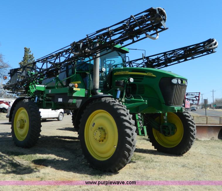 image for item D8902 2005 John Deere 4720 self propelled sprayer