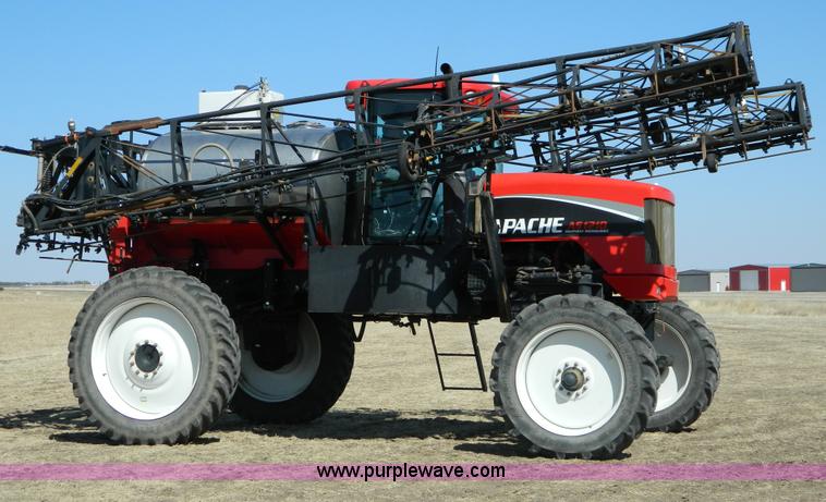 image for item D8904 2007 Apache AS1210 self propelled sprayer