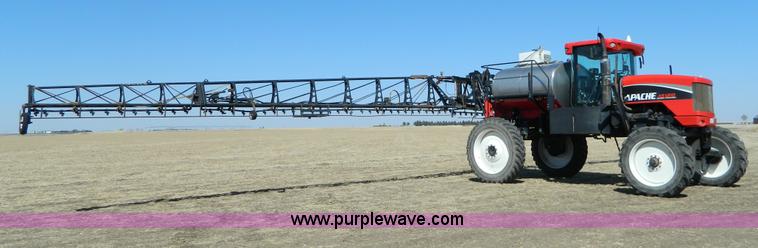 image for item D8904 2007 Apache AS1210 self propelled sprayer