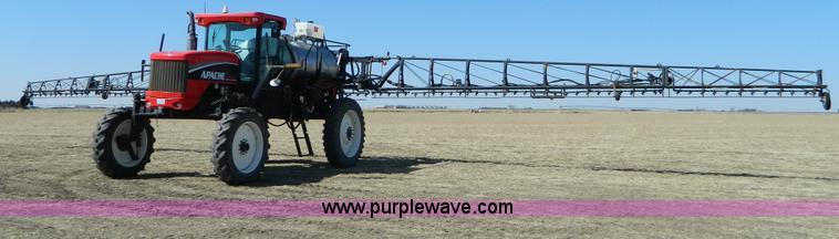 image for item D8904 2007 Apache AS1210 self propelled sprayer
