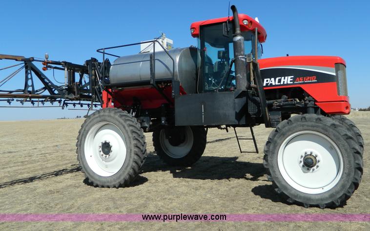 image for item D8904 2007 Apache AS1210 self propelled sprayer