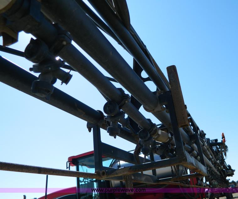 image for item D8904 2007 Apache AS1210 self propelled sprayer