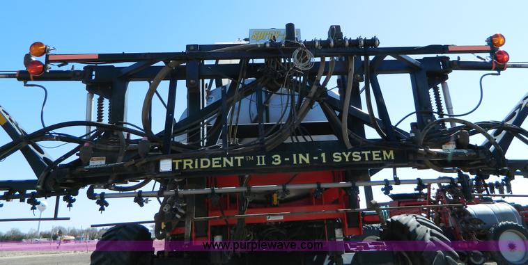 image for item D8904 2007 Apache AS1210 self propelled sprayer