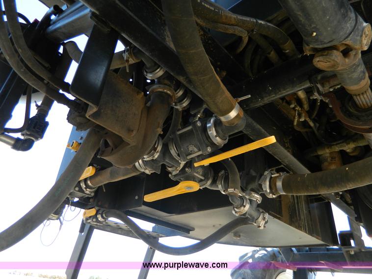 image for item D8904 2007 Apache AS1210 self propelled sprayer