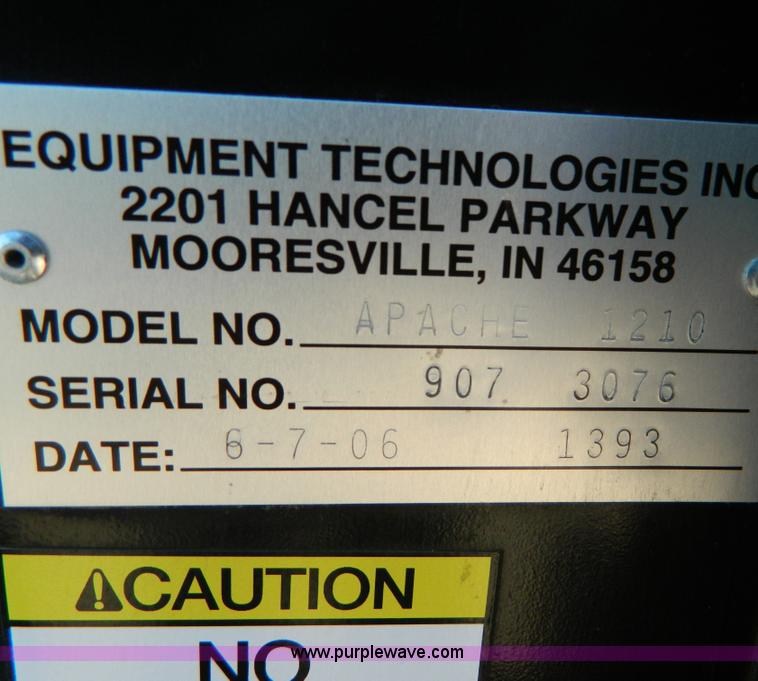 image for item D8904 2007 Apache AS1210 self propelled sprayer