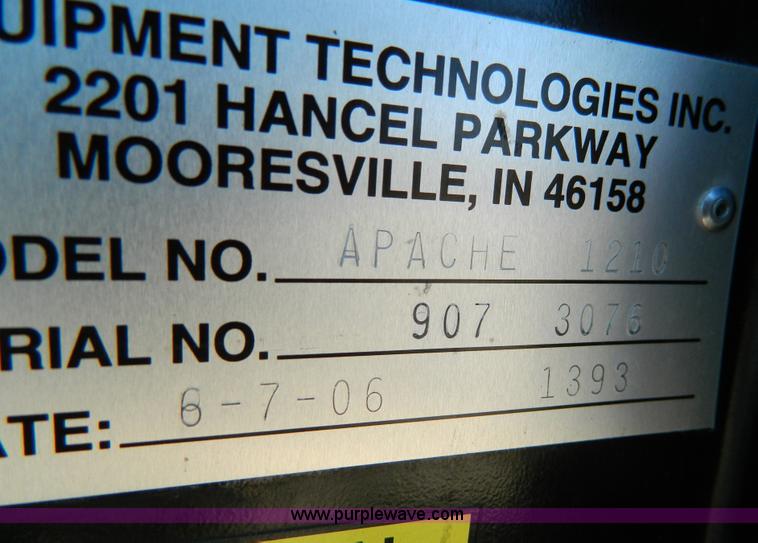 image for item D8904 2007 Apache AS1210 self propelled sprayer