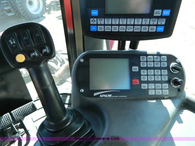 image for item D8904 2007 Apache AS1210 self propelled sprayer