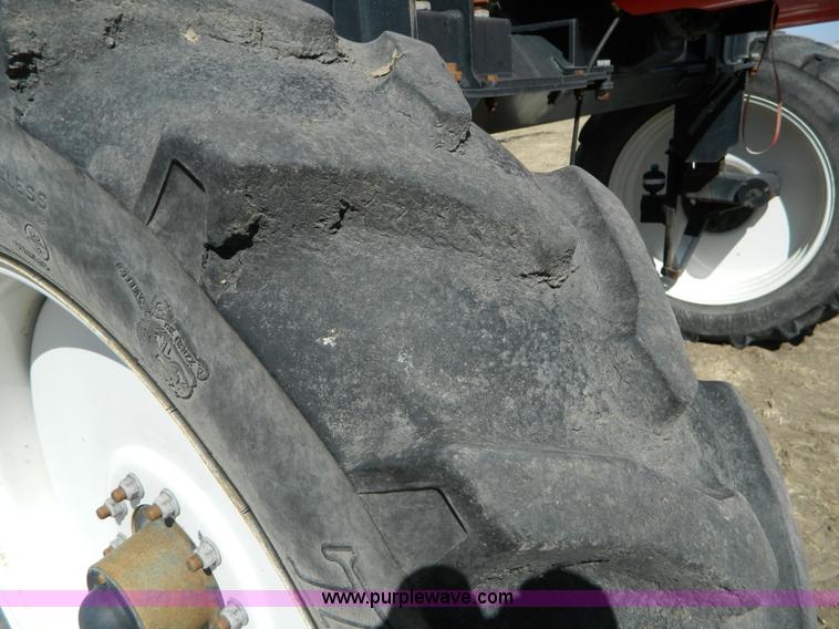 image for item D8904 2007 Apache AS1210 self propelled sprayer