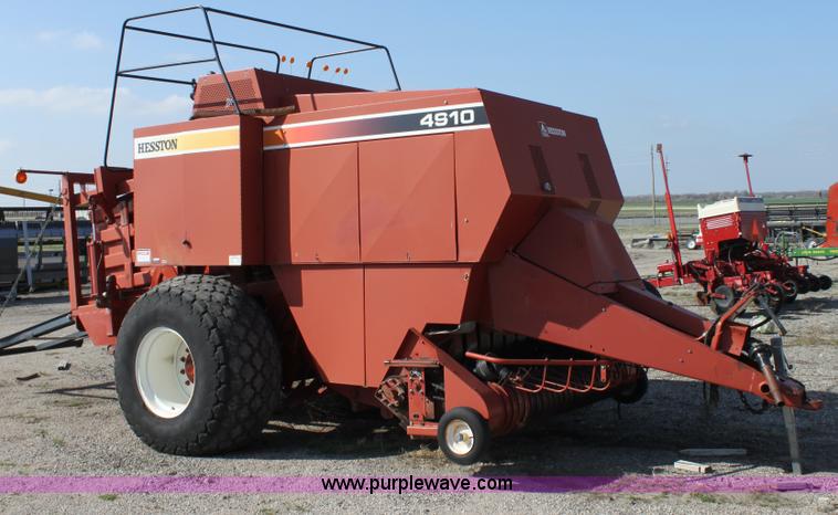 image for item L9624 Hesston 4910 large square baler