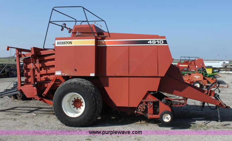 image for item L9624 Hesston 4910 large square baler