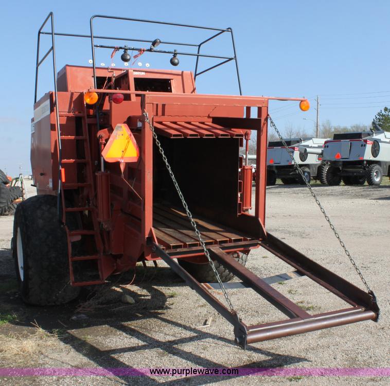 image for item L9624 Hesston 4910 large square baler