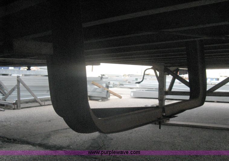 image for item A6132 1978 Fruehauf dry van trailer