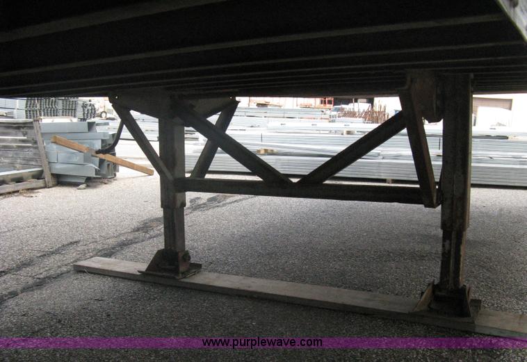 image for item A6132 1978 Fruehauf dry van trailer