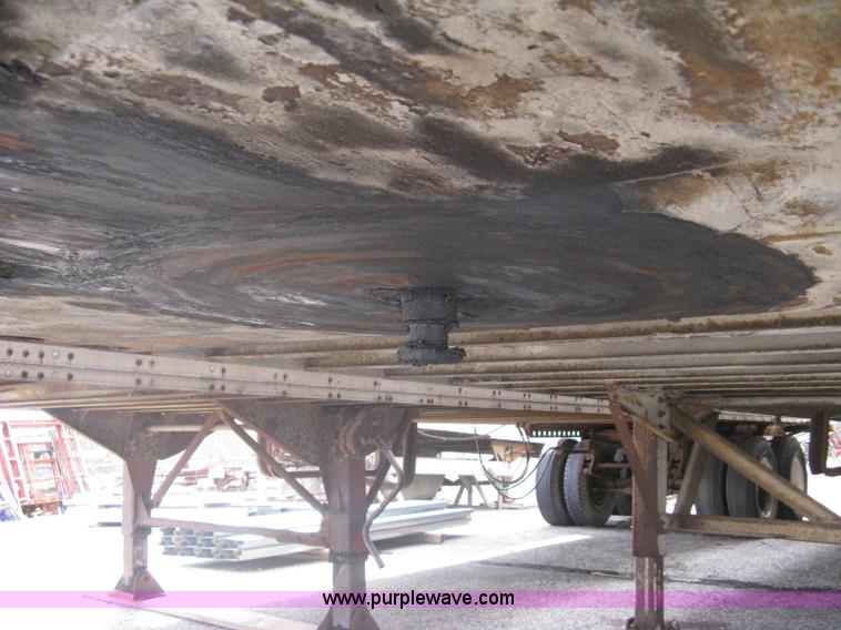 image for item A6132 1978 Fruehauf dry van trailer