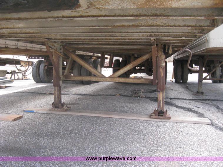 image for item A6132 1978 Fruehauf dry van trailer