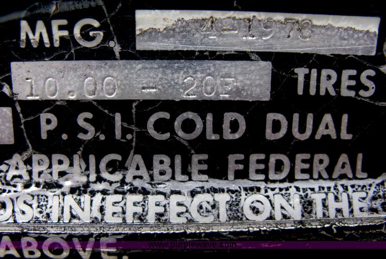 image for item A6132 1978 Fruehauf dry van trailer