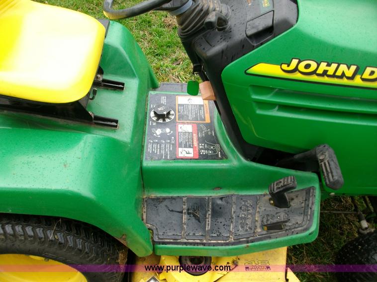 image for item B1076 1995 John Deere 345 lawn mower
