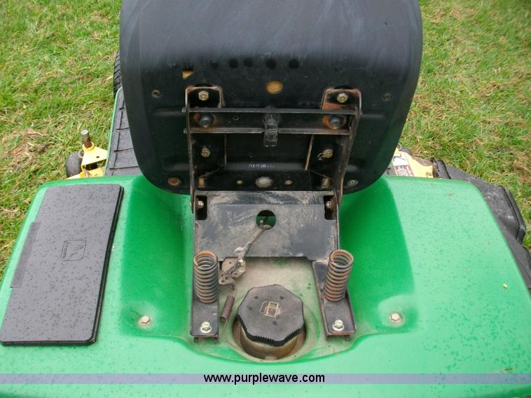 image for item B1076 1995 John Deere 345 lawn mower