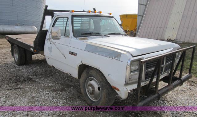 image for item B2653 1991 Dodge D350 flatbed truck