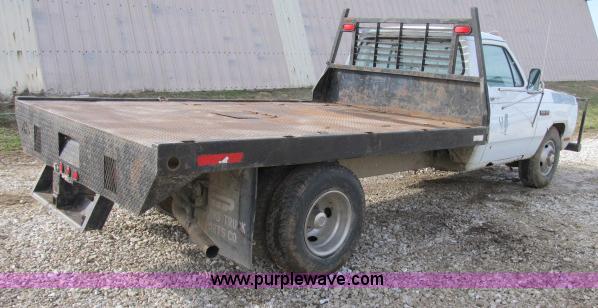 image for item B2653 1991 Dodge D350 flatbed truck