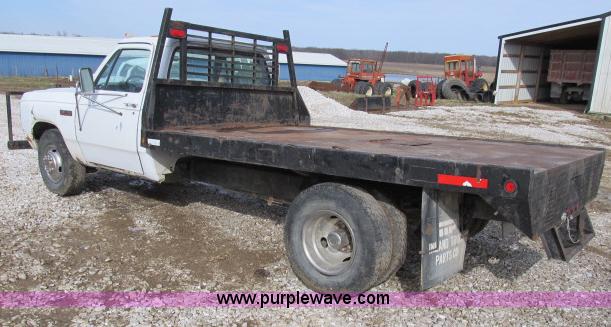 image for item B2653 1991 Dodge D350 flatbed truck