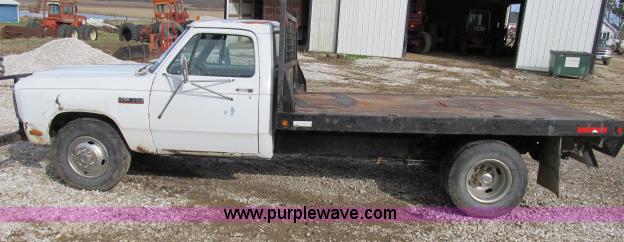 image for item B2653 1991 Dodge D350 flatbed truck
