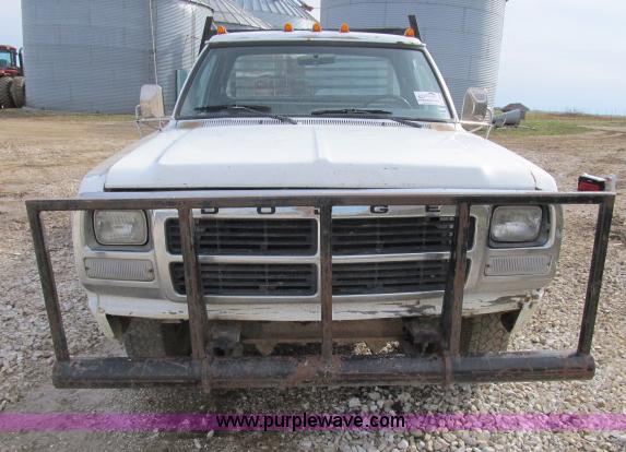 image for item B2653 1991 Dodge D350 flatbed truck