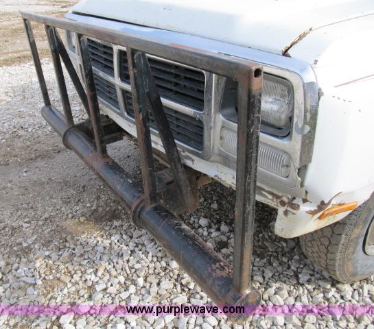 image for item B2653 1991 Dodge D350 flatbed truck